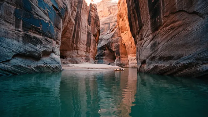 Labyrinth Canyon, Lake Powell: how to boat in and hike the slot
